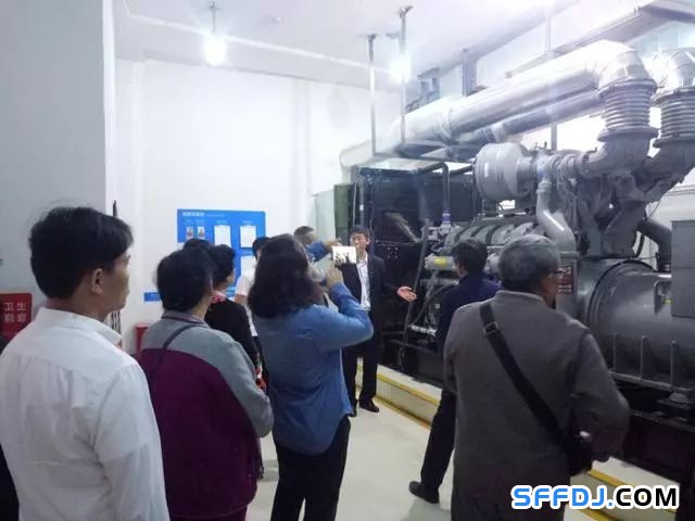 花果園物業開展"設備機房開放日"活動： 業主走進"機房重地"